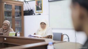 Ketua Badan Pengurus Dr. Mahasri Shobahiya, M.Ag.